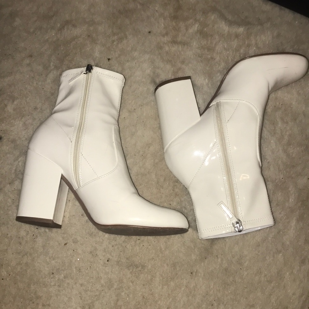 Steve Madden White booties